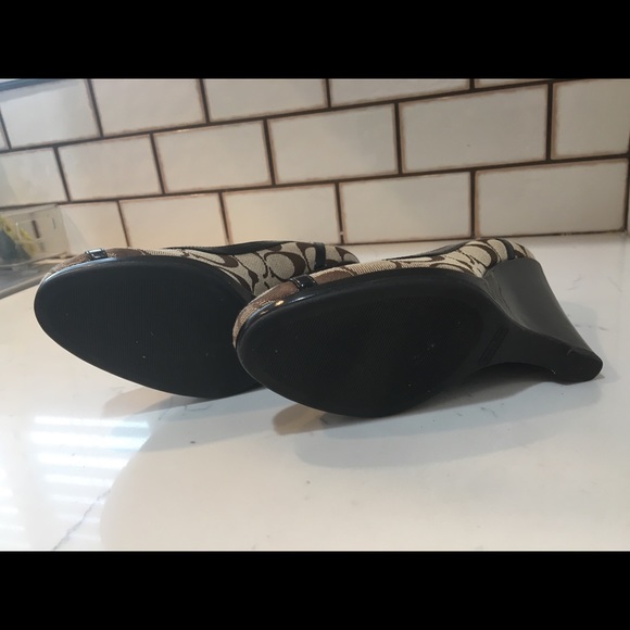 Coach Signature Kerryann Wedge - Picture 3 of 4